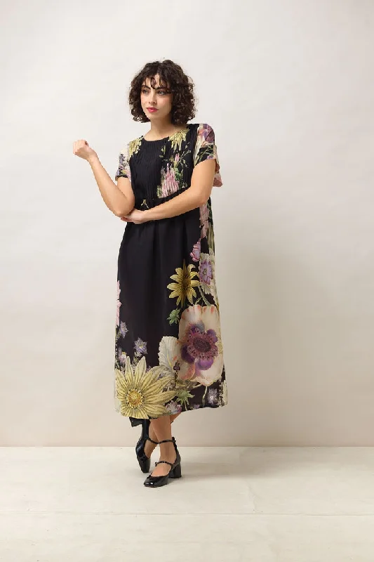 flowy dressPleat Daisy Blk Dress